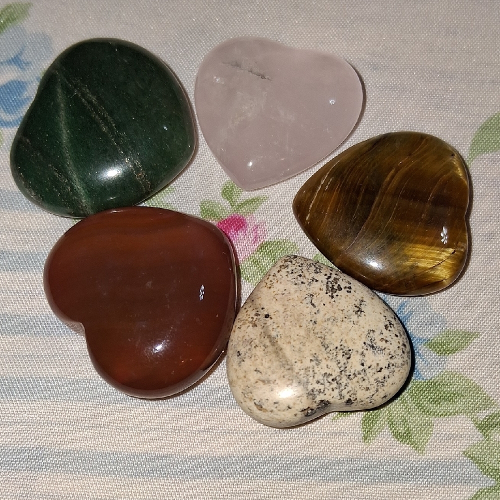 H03 Heart-Shaped Stone Collection
